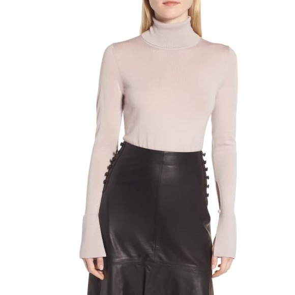 Lewit Sweaters - Lewit turtleneck top